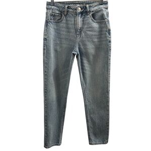 AMERICAN EAGLE JEANS, Sz 2, Strigid Mom Jean Light Wash, High Rise, Straight Leg